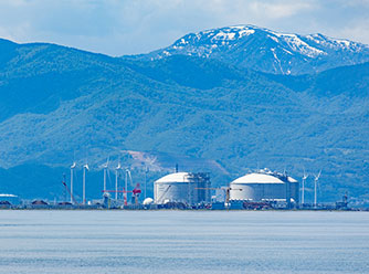 石狩湾新港に仕事場や建設現場がある